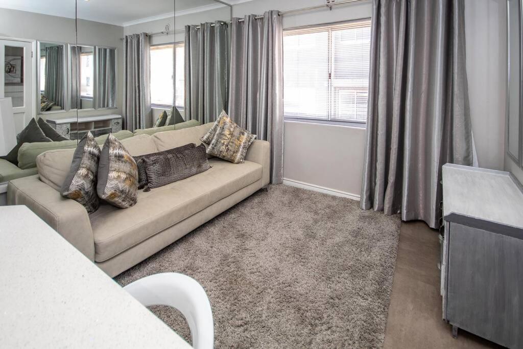 Apartment Live By The Sea 206 Saratoga